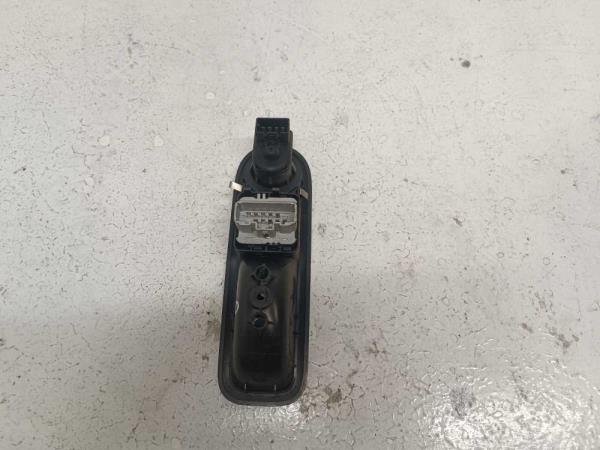 BOUTON LEVE VITRE RENAULT - Vue 3